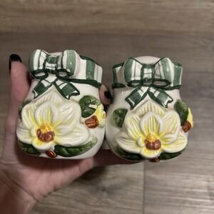 Young's 1997 Kitchen Collection Magnolias W Bows Ceramic Salt & Pepper Shaker